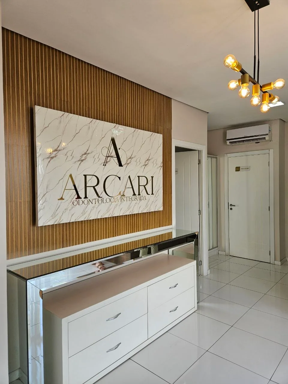 Placa interna da Arcari Odontologia Integrada